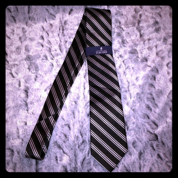 3/$15 - 💯 silk tie by Stafford - Picture 2 of 5